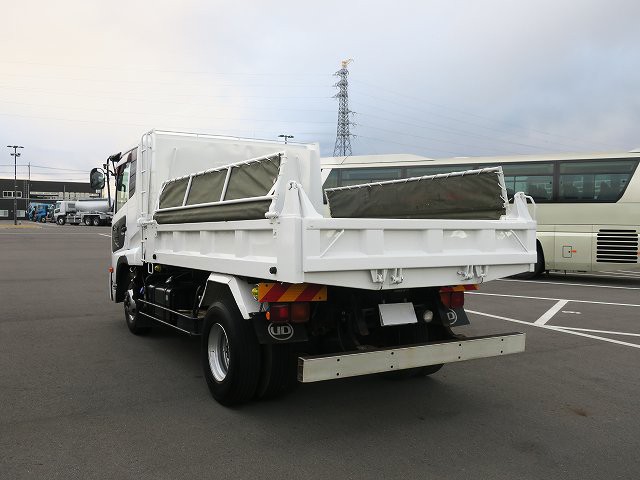 UDトラックス 中型ダンプ