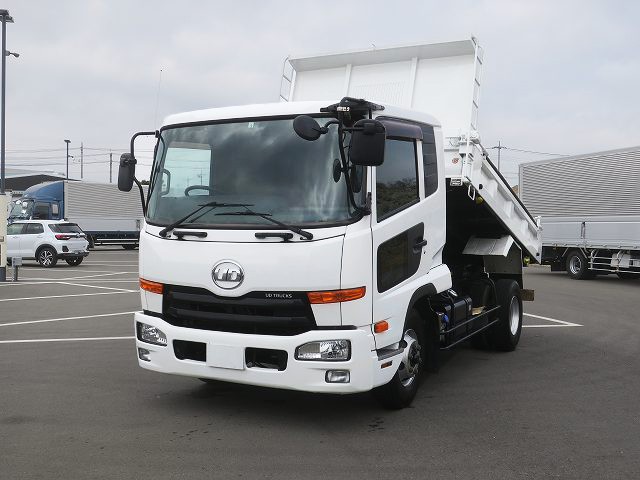 UDトラックス 中型ダンプ