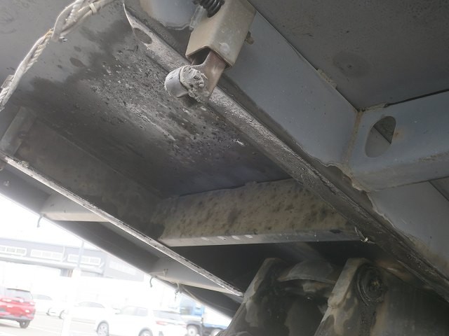 UDトラックス 中型ダンプ