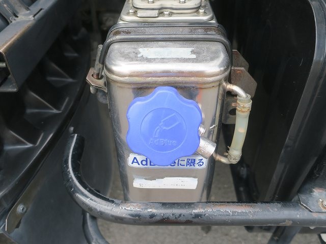 UDトラックス 中型ダンプ