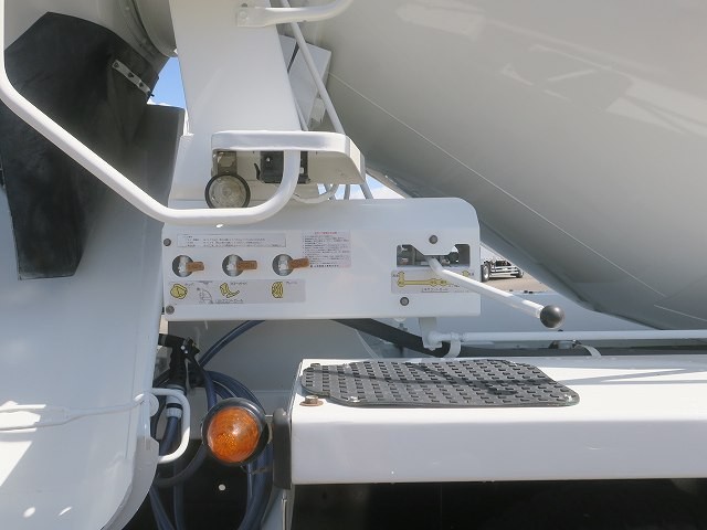 中古トラック UDトラックスコンクリートミキサー車 #9