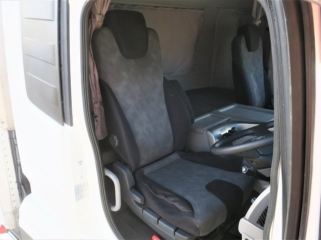 中古トラック UDトラックス冷凍バン #13