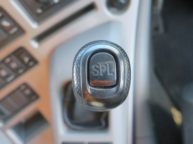 中古トラック UDトラックス冷凍バン #17