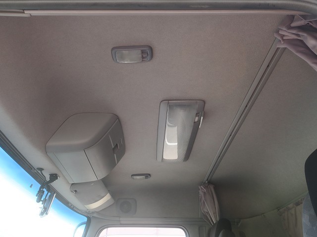 中古トラック UDトラックス冷凍バン #24