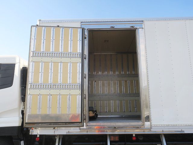 中古トラック UDトラックス冷凍バン #9