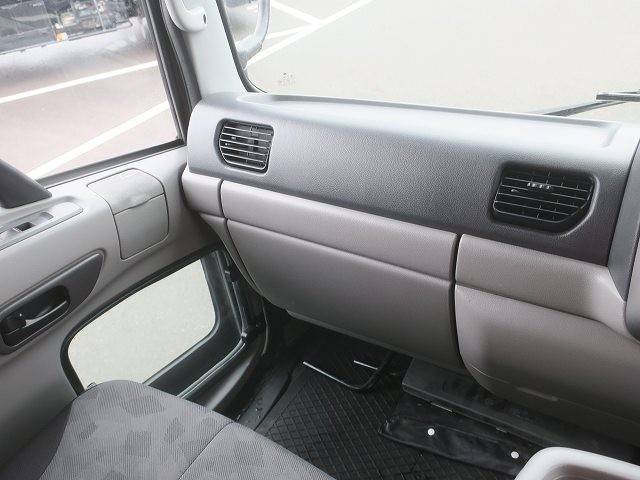 中古トラック UDトラックス冷凍バン #13