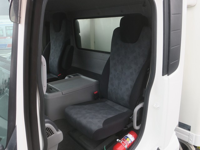 中古トラック UDトラックス冷凍バン #23