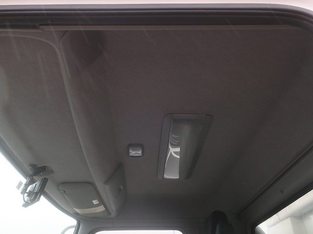 中古トラック UDトラックス冷凍バン #24