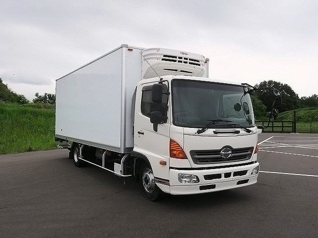 日野 レンジャー 中型冷凍バン