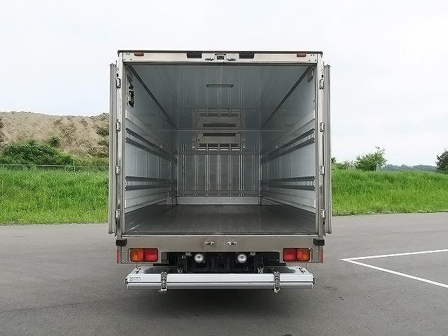 日野 レンジャー 中型冷凍バン
