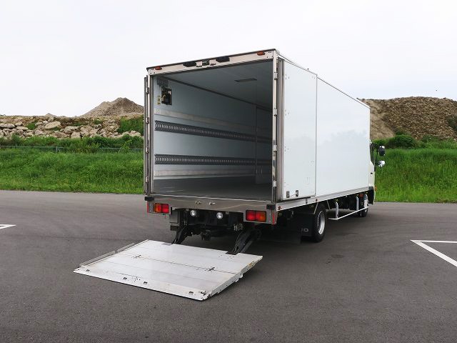 日野 レンジャー 中型冷凍バン
