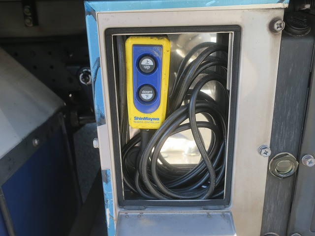 中古トラック 三菱ふそう冷凍バン ＃12