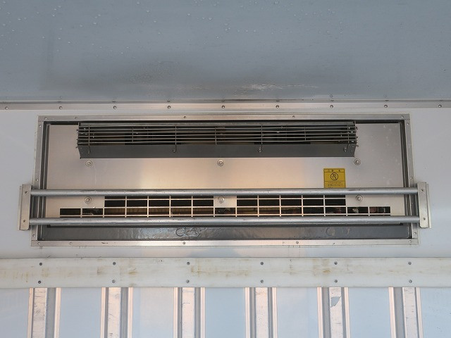 中古トラック 三菱ふそう冷凍バン ＃7