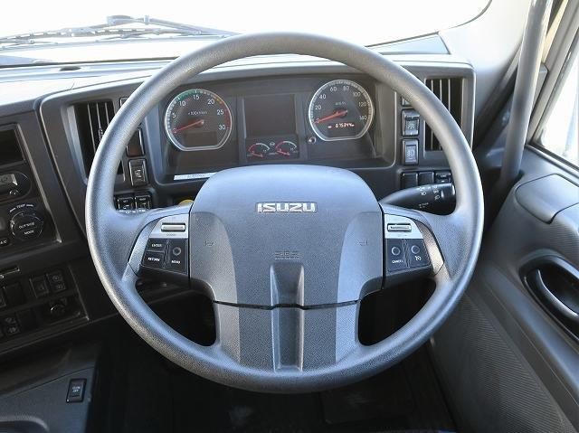 中古トラック いすゞ冷凍バン #17