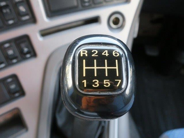 中古トラック UDトラックス粉粒体運搬車 #18