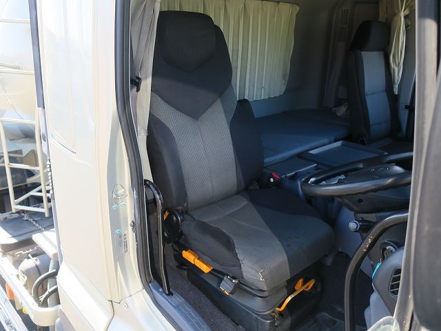 中古トラック 日野粉粒体運搬車 #15