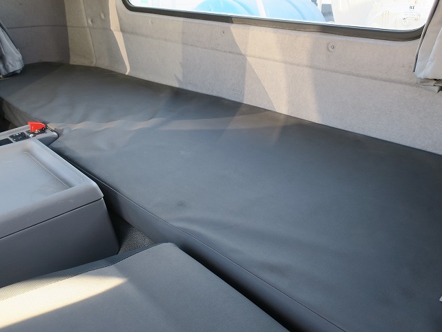 中古トラック UDトラックスコンクリートミキサー車 #24