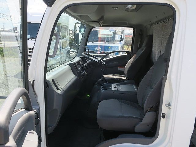中古トラック いすゞ冷凍バン #23