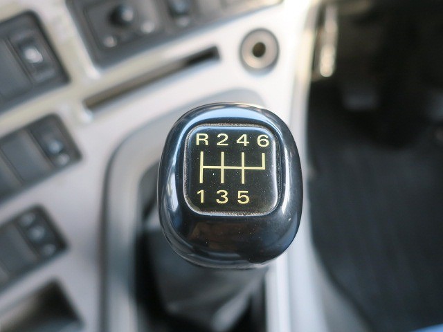 中古トラック UDトラックスコンクリートミキサー車 #18