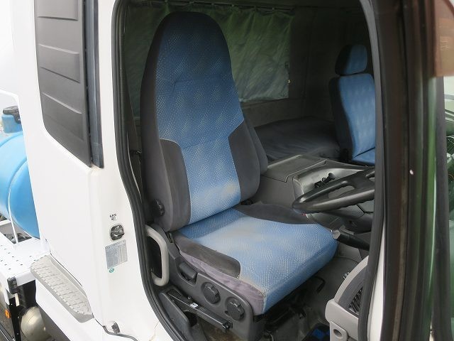 中古トラック UDトラックスコンクリートミキサー車 #17