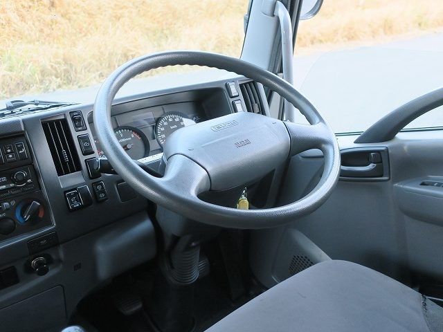 中古トラック いすゞ冷凍バン ＃17