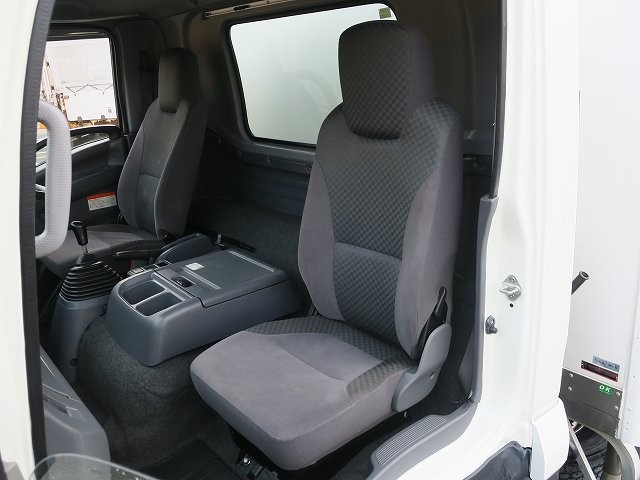 中古トラック いすゞ冷凍バン #23
