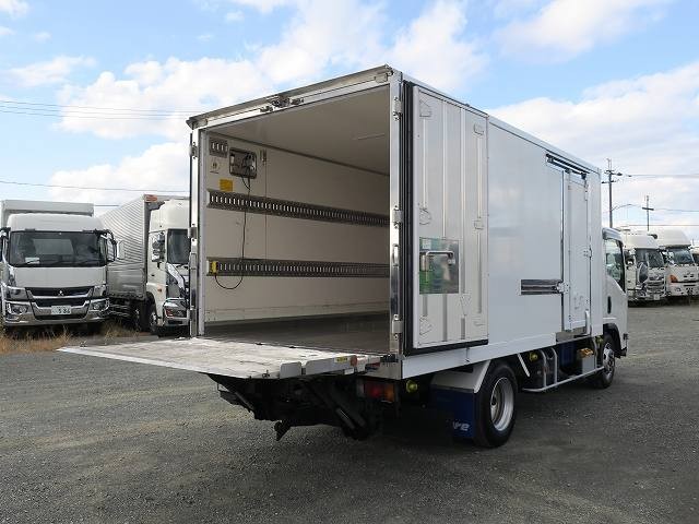 中古トラック いすゞ冷凍バン #2