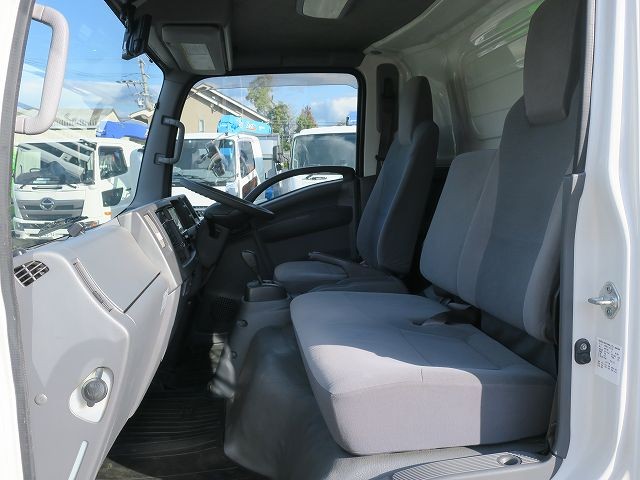 中古トラック いすゞ冷凍バン #23
