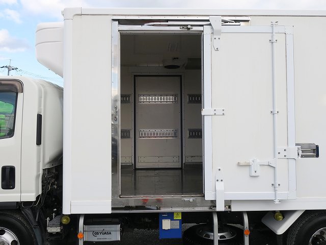 中古トラック いすゞ冷凍バン #6