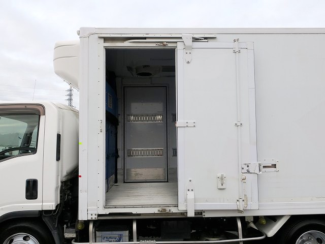 中古トラック いすゞ冷凍バン ＃11