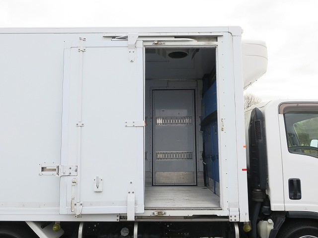 中古トラック いすゞ冷凍バン ＃12