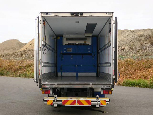 中古トラック いすゞ冷凍バン ＃5