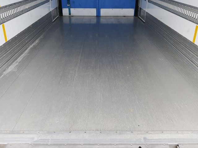 中古トラック いすゞ冷凍バン ＃6