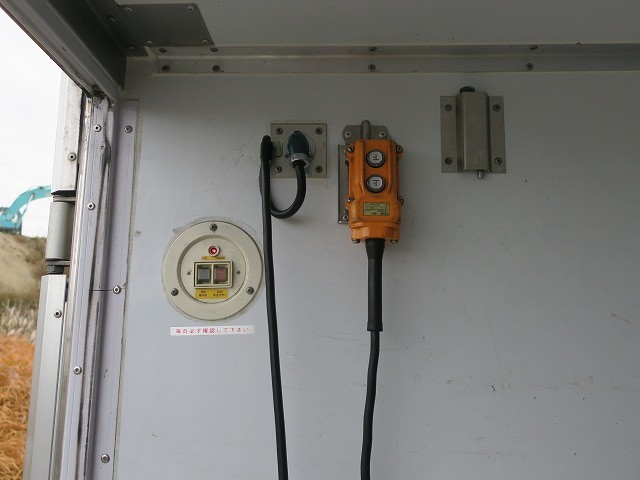 中古トラック いすゞ冷凍バン ＃8