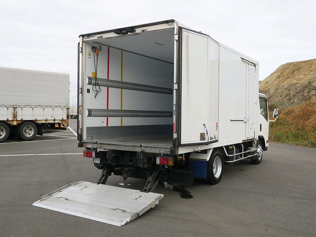 中古トラック いすゞ冷凍バン ＃9