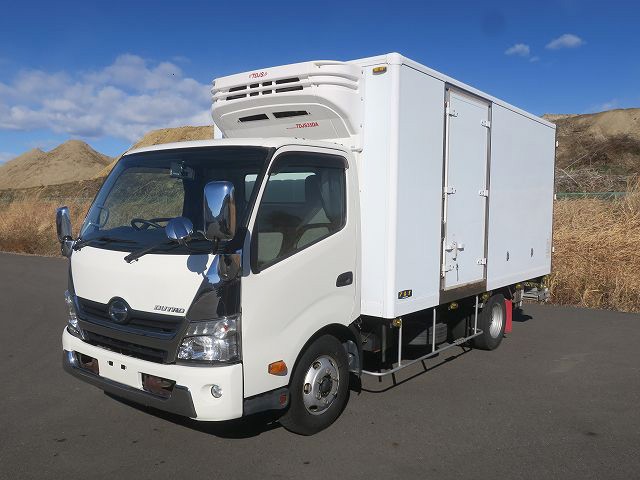 中古トラック 日野 デュトロ 小型冷凍バン