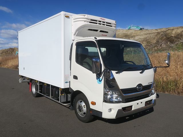 中古トラック 日野 デュトロ 小型冷凍バン