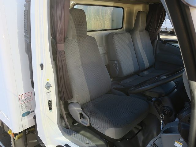 中古トラック 日野 デュトロ 小型冷凍バン