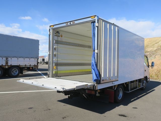 中古トラック 日野 デュトロ 小型冷凍バン