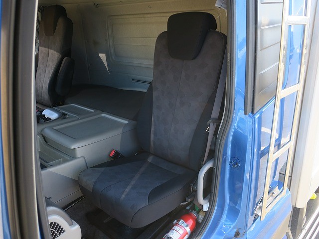 中古トラック UDトラックス冷凍バン #24