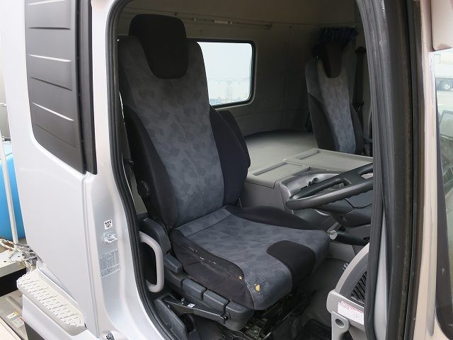 中古トラック UDトラックスコンクリートミキサー車 ＃16