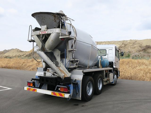 中古トラック UDトラックスコンクリートミキサー車 ＃3