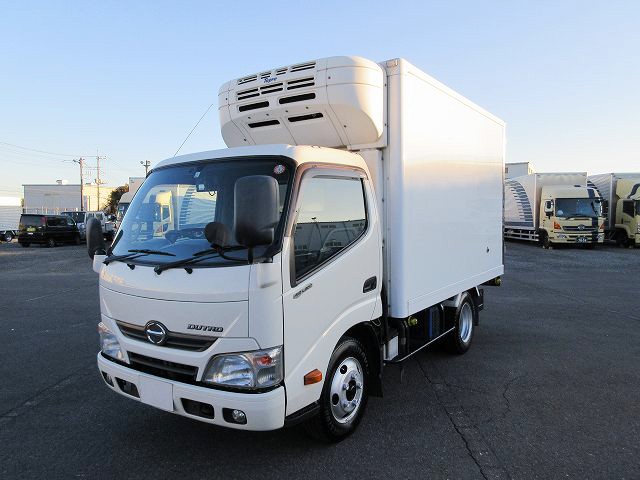 2014 Hino Dutro 2t refrigerated van, standard short, Topre-made, -30 degree setting, standby function, back-eye camera included [Semi-medium-sized (5t only) license compatible *Old regular license OK]