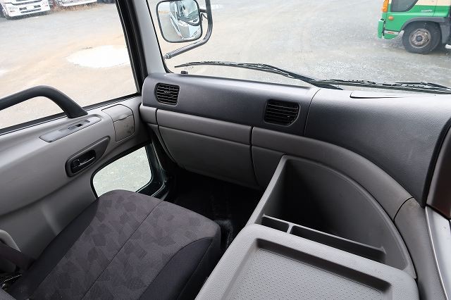 中古トラック UDトラックス粉粒体運搬車 ＃16