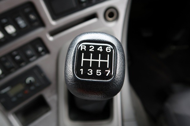 中古トラック UDトラックス粉粒体運搬車 ＃19