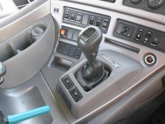 中古トラック UDトラックストラクタヘッド ＃18