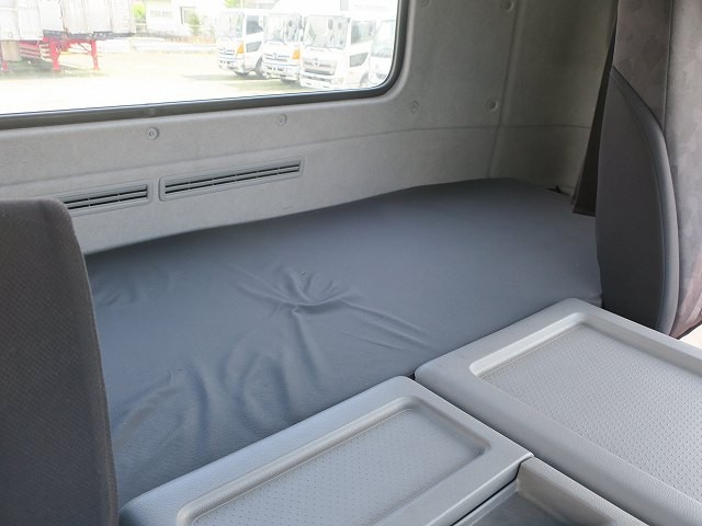 中古トラック UDトラックストラクタヘッド ＃23