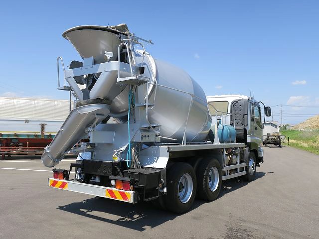 中古トラック いすゞコンクリートミキサー車 #3