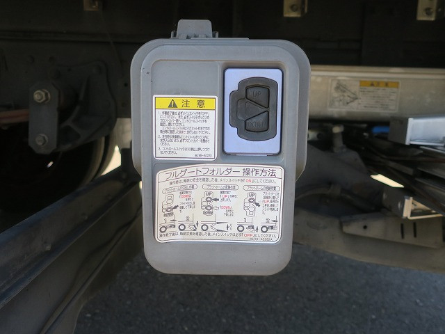 中古トラック いすゞ冷凍バン ＃11