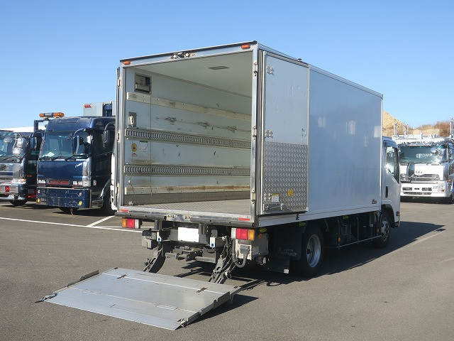 中古トラック いすゞ冷凍バン ＃8